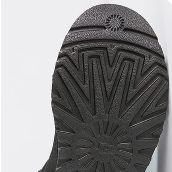 UGG Australia Classic Short Black Leather NWB - Picture 5 of 7